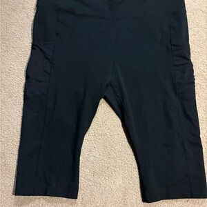 Fabletics Powerhold Capri Leggings Size with Pockets. 1X B4